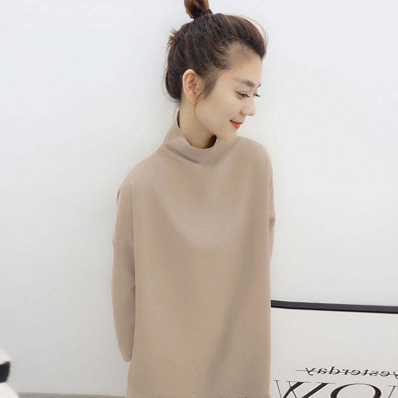 刚入秋，别着急买皮衣，70后女人都在穿这“卫衣”，穿出清新感