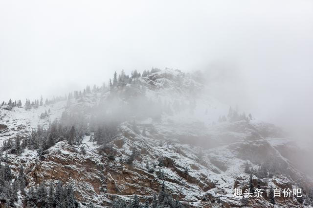 中国唯一的黑色冰川在这里，每年都会雪崩，场面十分壮观！