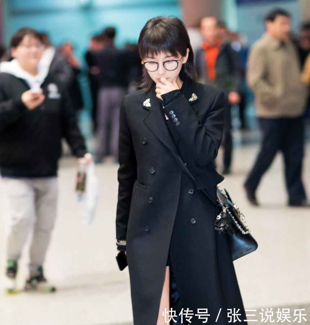 王子文真会穿, 牛仔裤配皮靴穿出摩登风, 网友: 比杨幂还会搭配