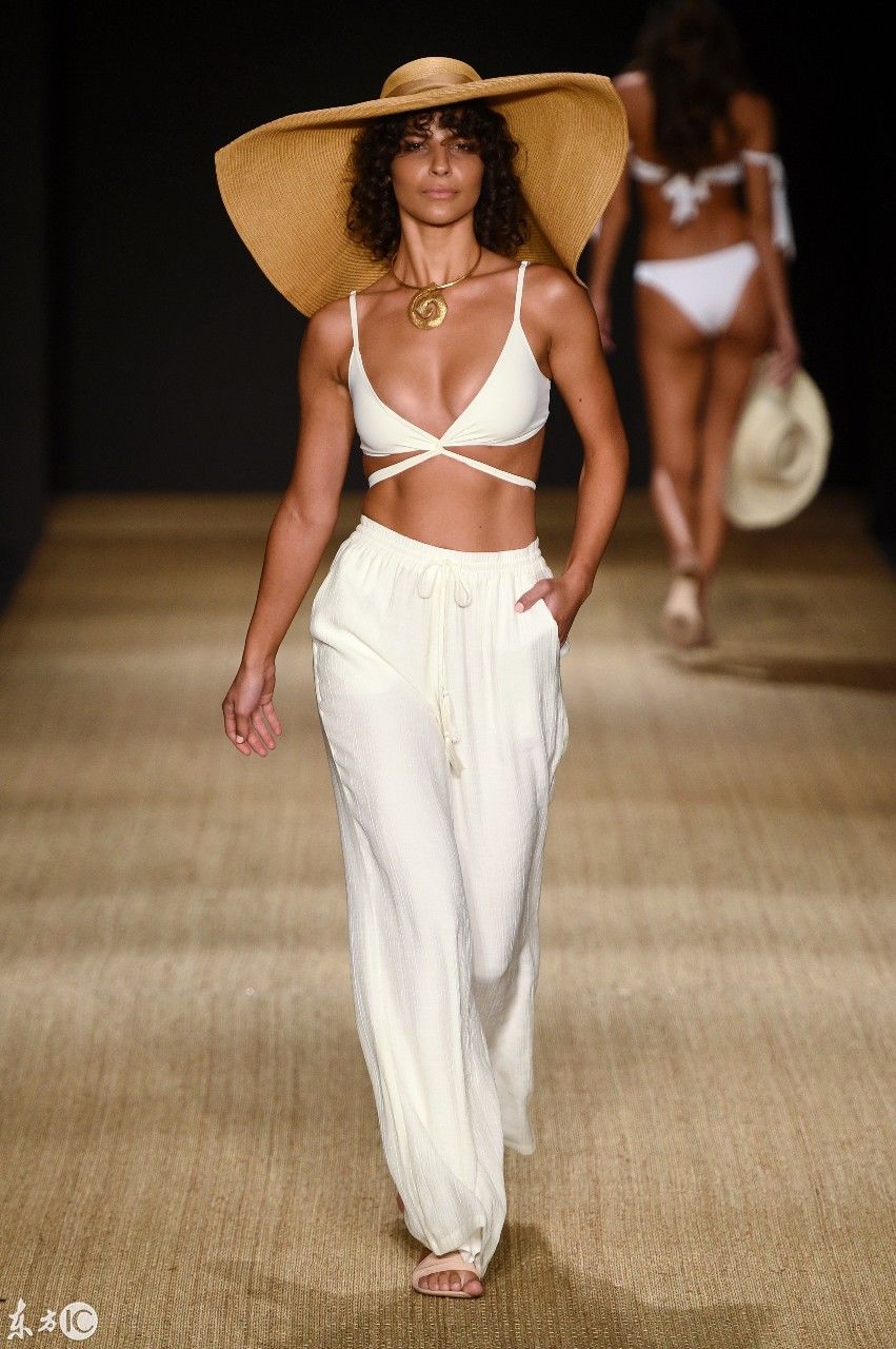 2019春夏阿古巴登塔迈阿密游泳时装周