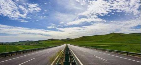  全长@国内最荒凉的高速,全长2540公里却几乎看不到一辆车！