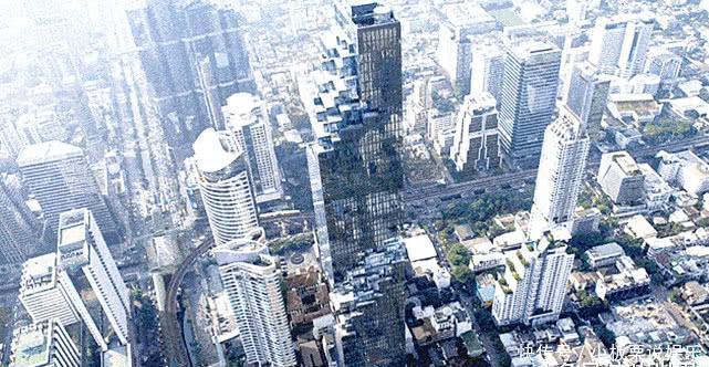 泰国耗资46亿第一高楼,建成后遭众人吐槽,一到晚上却格外亮眼