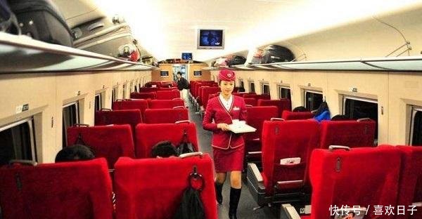 看完中国高铁一等座，再看美国火车硬座，明白为何美国不建高铁了