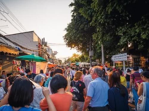 为什么在泰国要在枕头下放20泰铢,网友:回来就知道