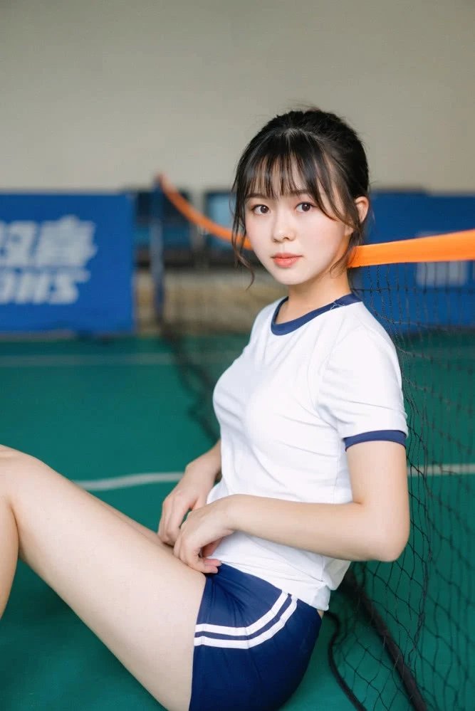 「活力」美女街拍:美女活力运动装,是青春的味道