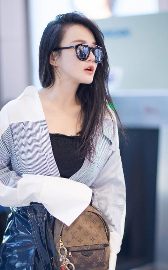 冉莹颖出席某活动，邹市明：媳妇，下次就别穿这条裙子出门了！