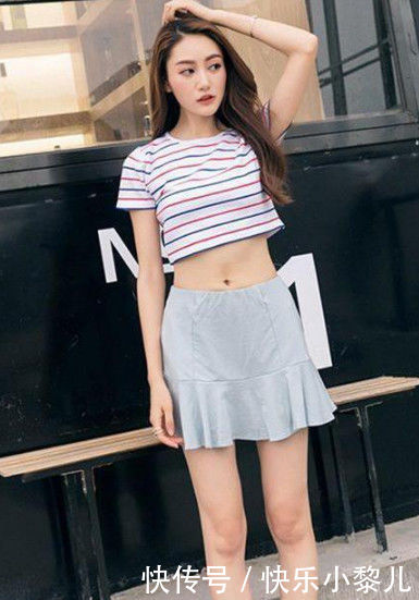 # 粉色#穿着洋气还更有气质，街拍：迷人性感的小姐姐