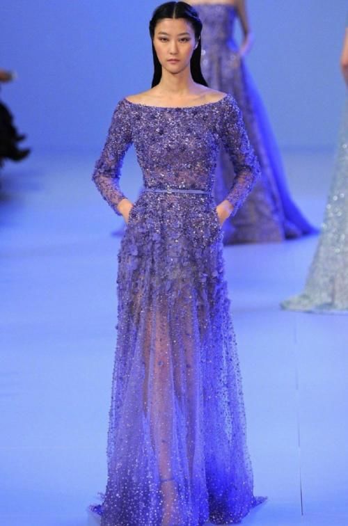  婚纱@现在谁还穿大红色婚纱？土死了，“宝石蓝”才是女生最爱，美炸