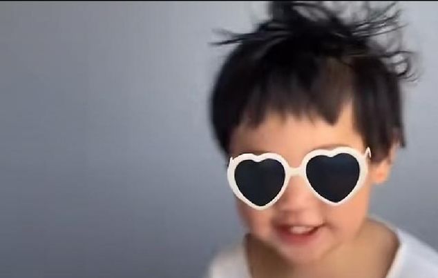  【情敌】张歆艺黑娃乐此不疲袁弘的情敌就是开心果，妖娆发型确实感人