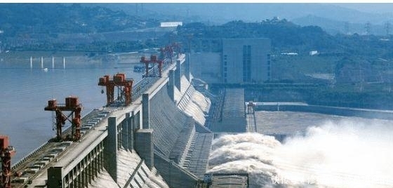  「基建工程」千亿造的三峡大坝，一天能挣回多少成本？网友：这辈子都不敢想