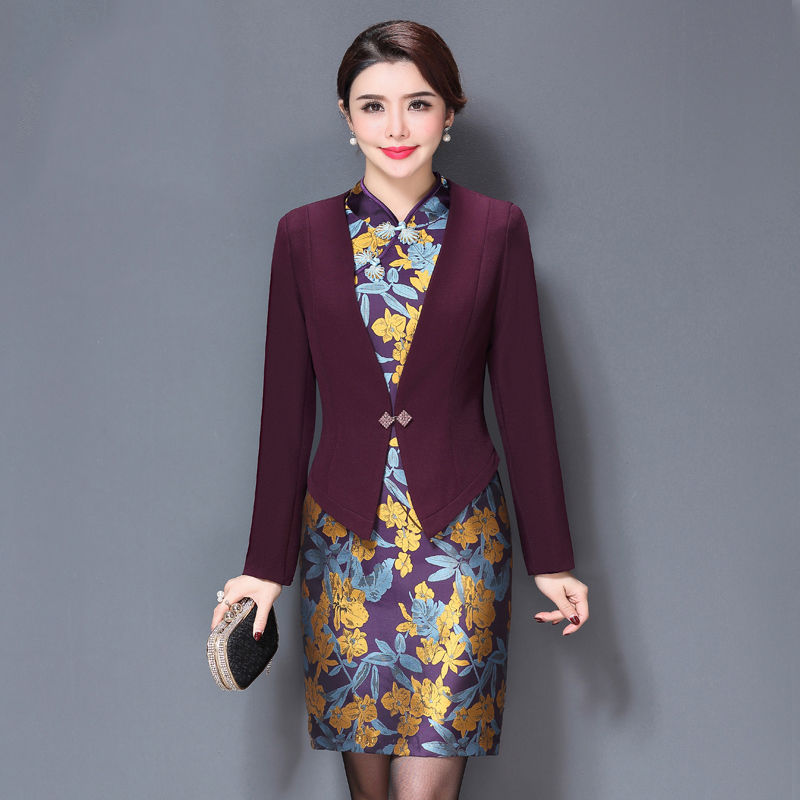 姐姐结婚,妈妈穿了这件礼服,高贵优雅还气质,亲戚们都很羡慕