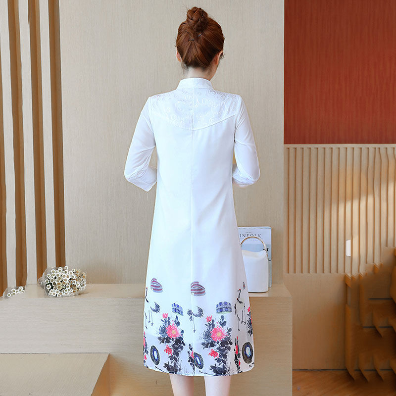 如果你不太美，就试试这样优雅的旗袍，素雅时尚，典雅矜贵韵悠扬