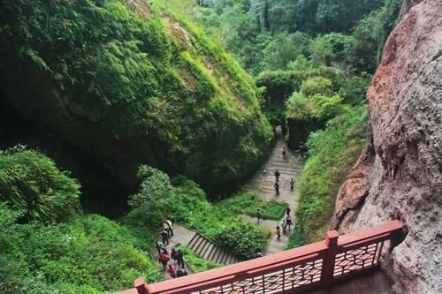 中国千年古寺，一根柱支撑整座寺庙，日本建筑师三次来中国学习