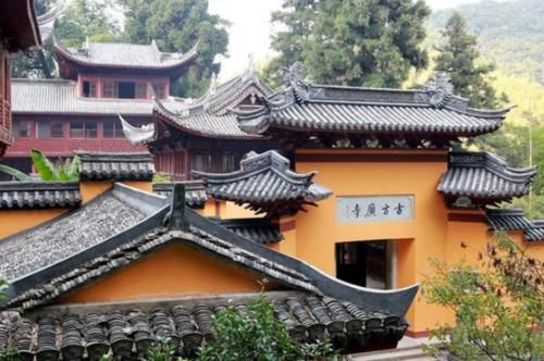 中国著名的5大寺庙，都是佛教寺院，每年有众多游客来参拜！