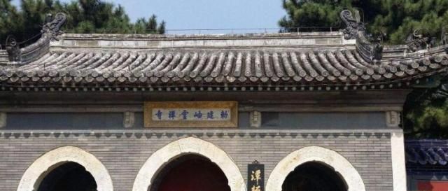 中国最“神秘的古寺”，常年有武警专门看守，只因2个传说