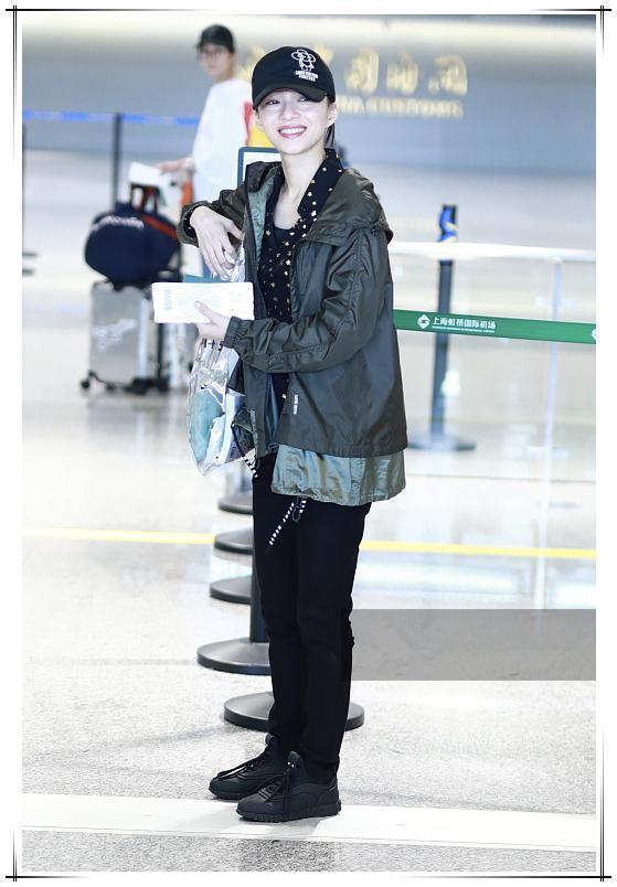 张韶涵真有86斤？最小号紧身裤都撑不起。