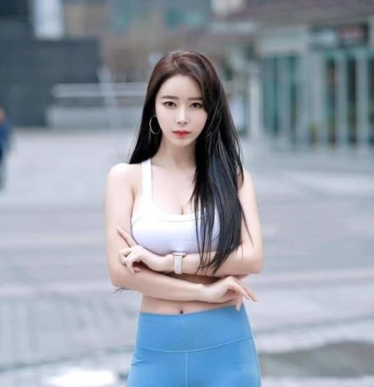  美女|时尚美女一貌倾城，有着浓浓的小清新范，打造完美聪慧风