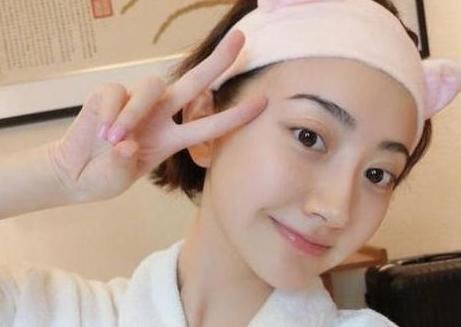  「精华液」建议女生：在涂精华液时，记住“3不要”，让你的肌肤越养越白嫩