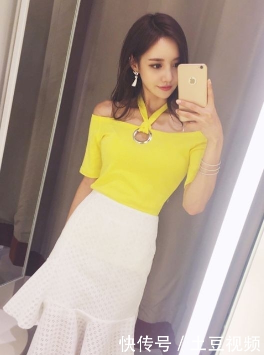 『显得』身形有致的紧身裙美女,显得高挑靓丽,养眼又上镜