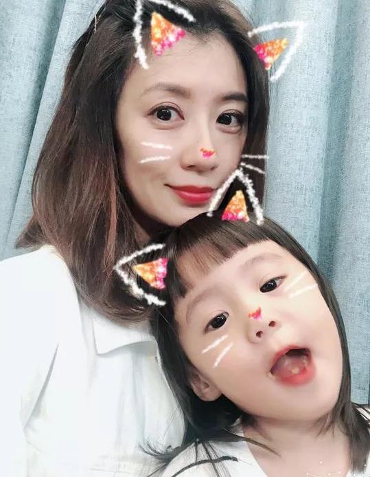 43岁的贾静雯颜值终于崩坏啦？这个地方真的超显老呢！