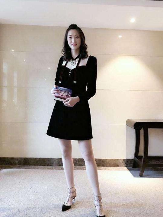 1米92的惠若琪搭配8cm性感高跟, 比名模还养眼! 哪个男人想娶她呢