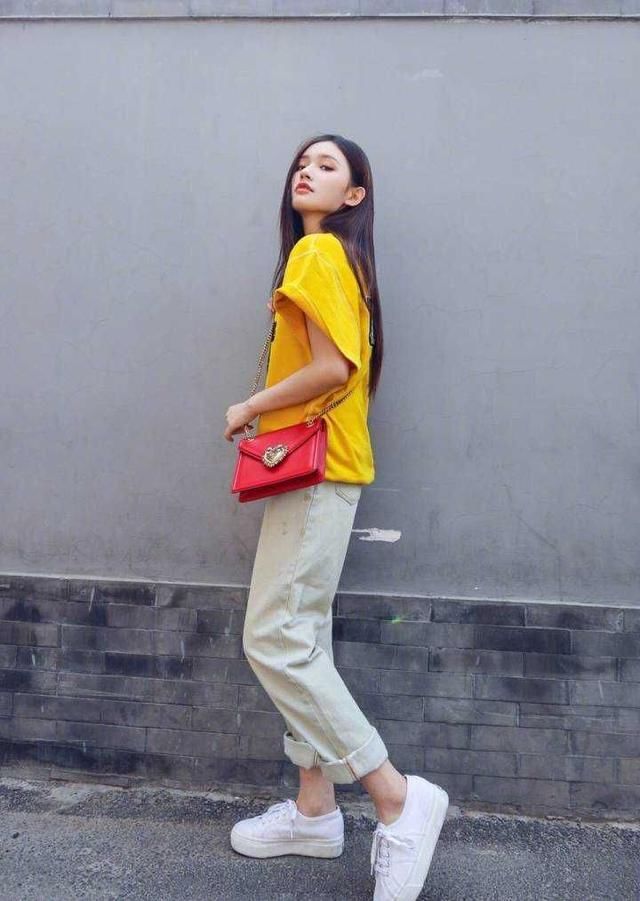 林允可谓是娱乐圈中一股“清流”！穿衣打扮跟做人一样真实不做作