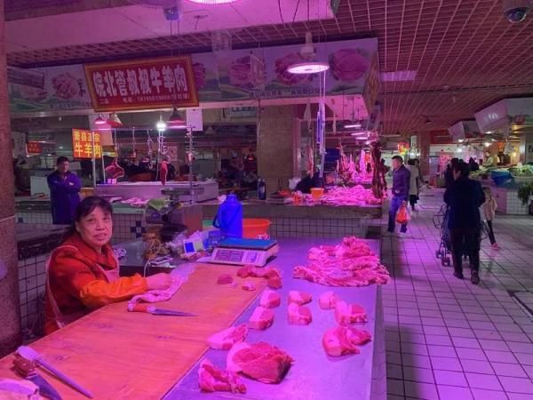  【猪肉】今天，记者去菜市逛了一圈，猪肉真的降价了！