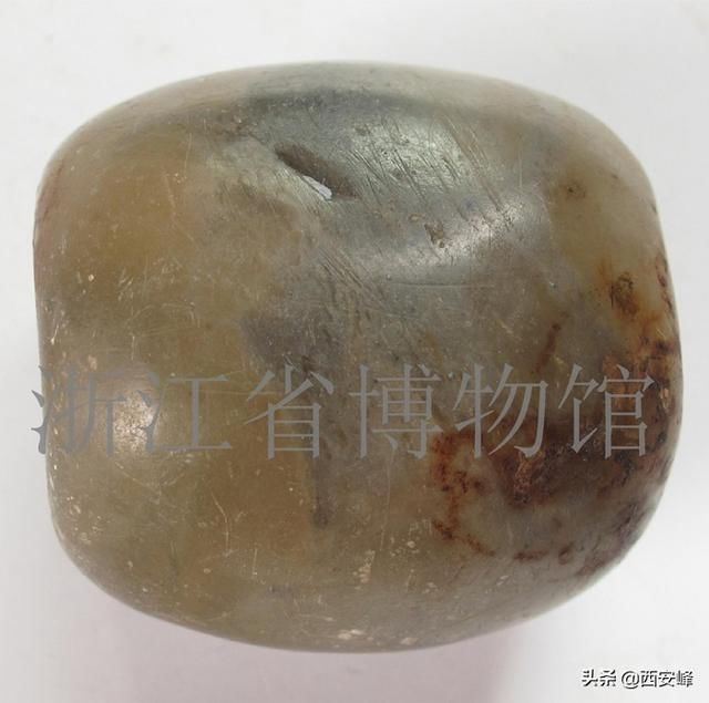 距今约7000年前的玉珠【新石器时代河姆渡文化】