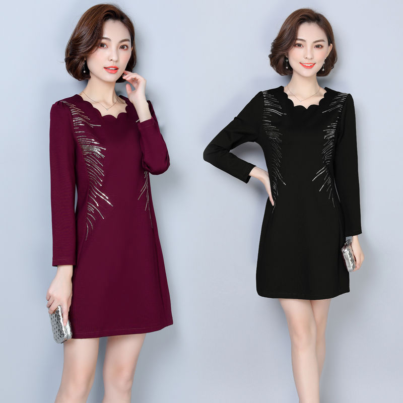 满45岁以上的女人，出门少穿真丝，试试这秋裙+高跟，美到犯规