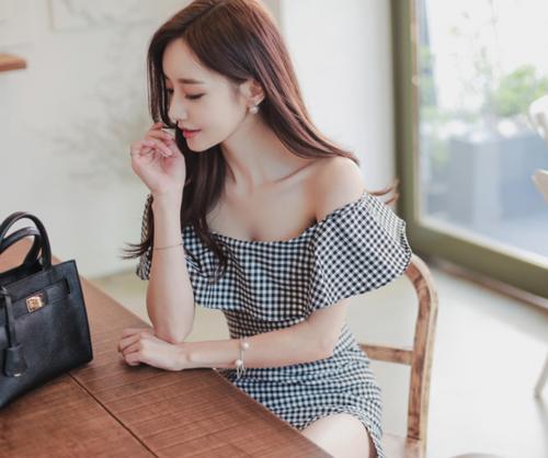 紧身裙美女：时髦美丽的小姐姐，衬托精致曲线，展现女神风采！