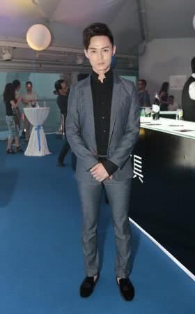 尹正时尚搭配，百变造型，时尚潮流，帅气十足，型男气质十分突出