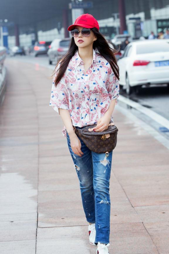 伊能静被赵雅芝“带坏”了，7000块的奶奶衣还能穿成18岁