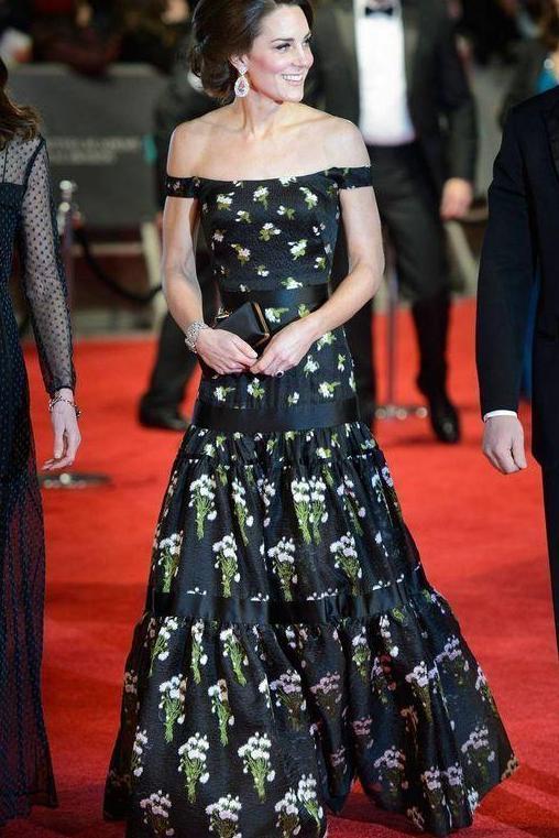 这些让伊万卡引以为傲的晚礼裙, 凯特王妃哪件都不敢穿