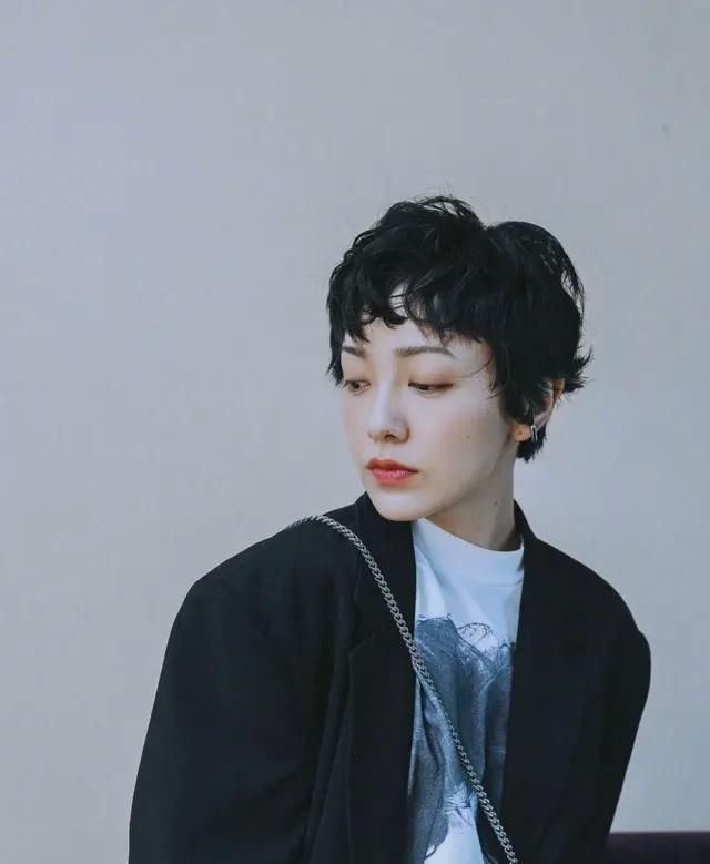  『更适合短发』女生的脸上有这三个“特征”,千万不要留黑长直,剪短发才上档次