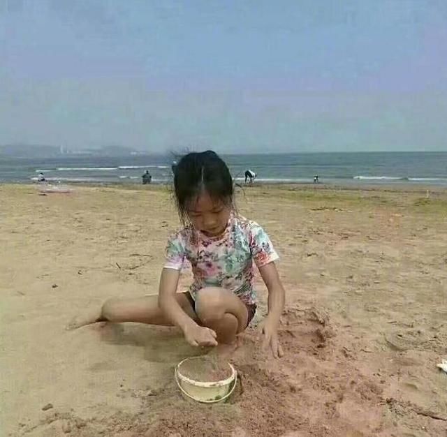 8岁双胞胎青岛溺亡，媒体喊话家长别玩手机，手机:这锅我不背