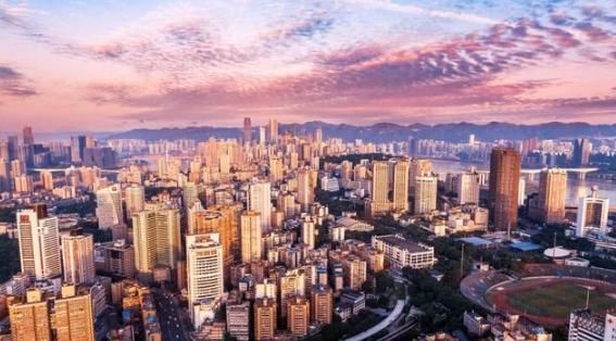  #当地#中国西部非常优秀的城市，GDP紧追广州，面积是深圳的四十多倍