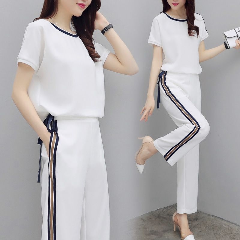 腰圆屁股大少穿紧身牛仔裤,看看这些女人穿显瘦套装,高挑又洋气