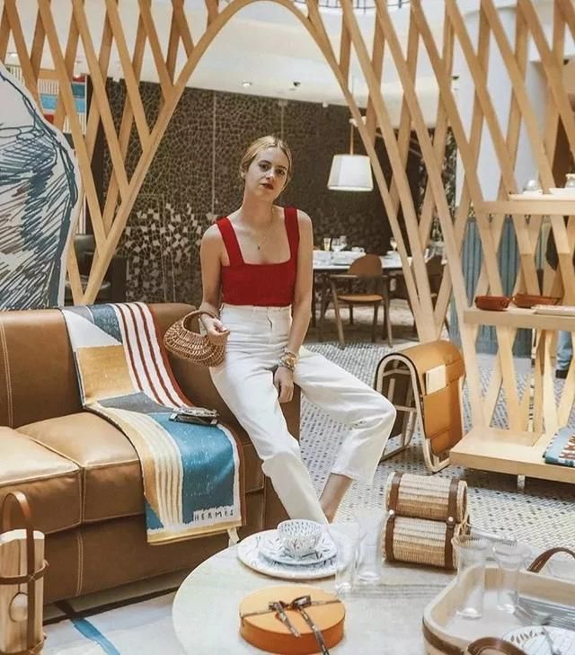 关于白色牛仔裤,这些是时尚博主没告诉过大家的搭配心机