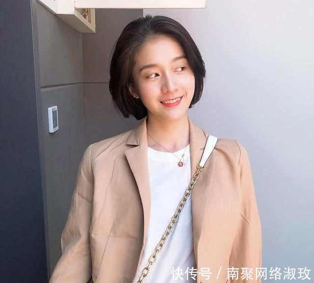  『飒爽』线条感外套就像“塑型模具”，穿出精气神！搭配休闲风显飒爽气质