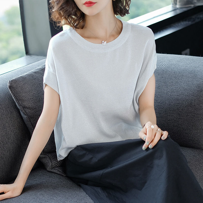 外出游玩穿裙子不方便!试试这样的小衫+棉麻裤，清凉透气超嫩美