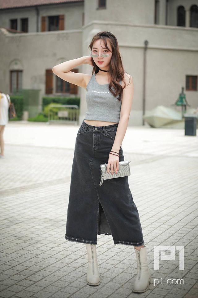 上海街拍:戴上墨镜秀身材，满街都是潮女郎!