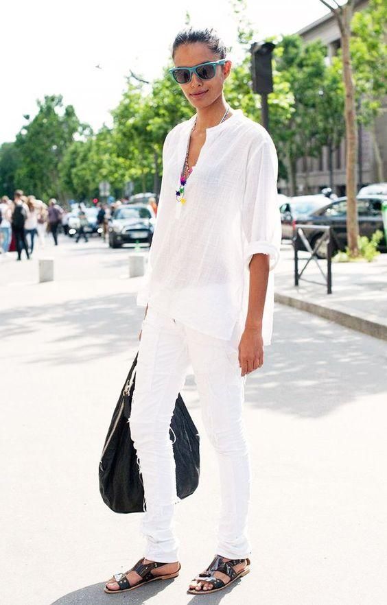 当每天想不到穿什么的时候,总有条白色牛仔裤拯救我的穿搭