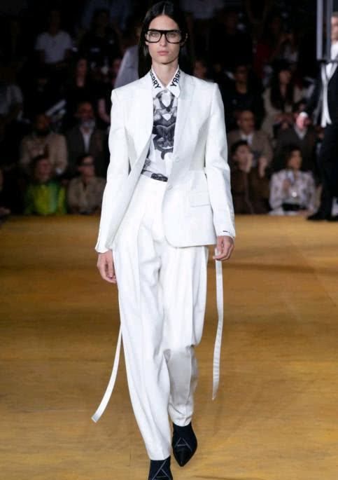  『报纸印花』西服如何搭配？春天西服那样穿，时尚潮流复古时尚的时尚范，谁穿谁美！