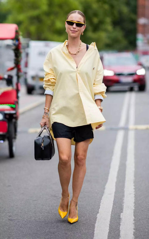 夏末秋初，长上衣+短下装=好看！显腿长！