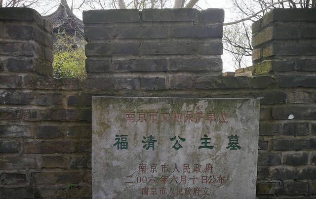 农民工住进明代公主墓，网友：穷得连鬼也不怕了！