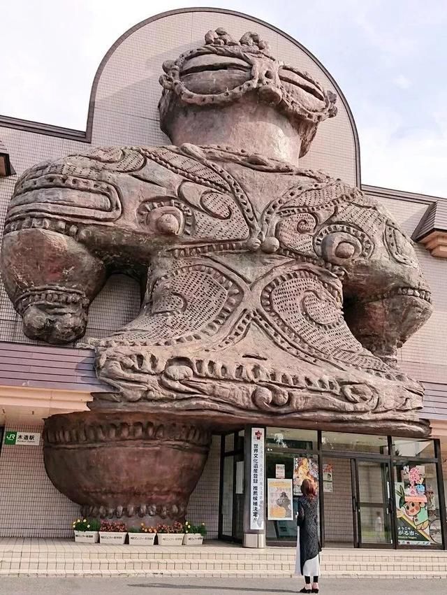  #设计师#日本设计师是魔鬼吗？设计出来的车站变身“鬼娃”，我