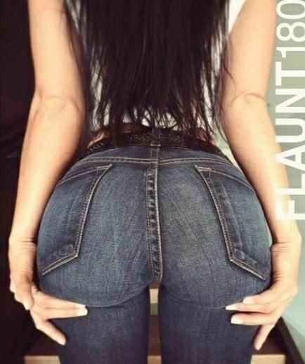 紧身牛仔裤，穿出恰到好处的潮流气息