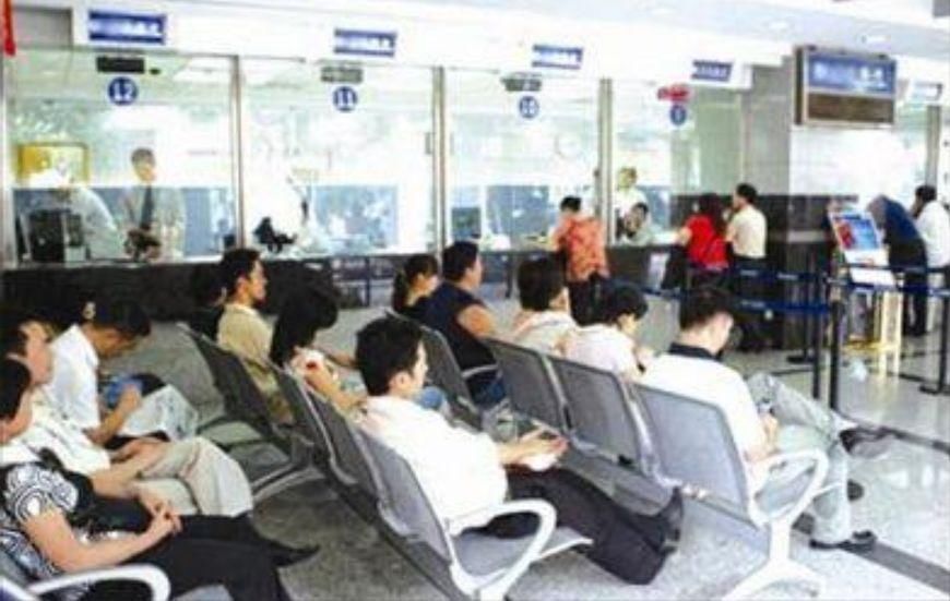 一次性在银行存8000万，会得到什么待遇?来听听银行职员怎么说的