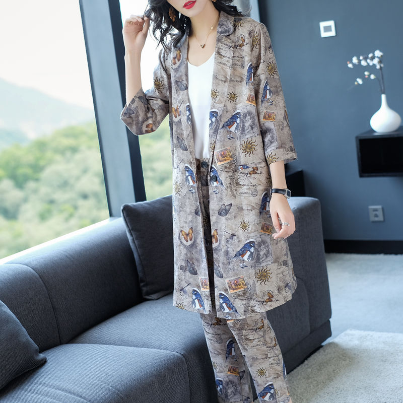 会打扮的老婆，入秋后不买裙，天天穿这样的套装，不打扮都美爆