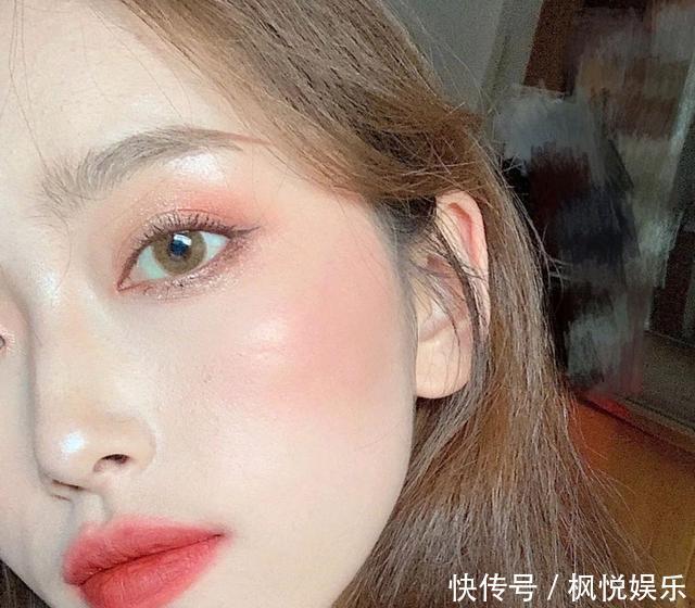  『勾勒』涂上口红却很“街气”，来看看你与正确涂口红的方式差了多少